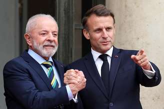 Lula é recebido por Macron na França