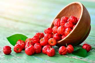 Acerola é uma fruta rica em vitamina C