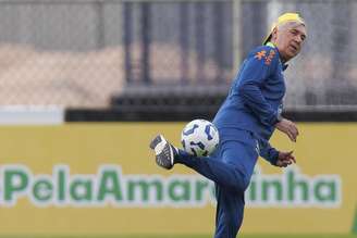 Técnico italiano buscará primeira vitória no comando do Brasil no duelo contra o Paraguai