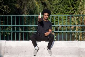 Viela Ensanguentada, livro mais vendido de Wesley Barbosa, publicado também na França, foi lido pelo ator Pedro Cardoso na Flip.