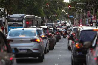 SP possui 28% da frota brasileira, com mais de 35 milhões de veículos registrados.