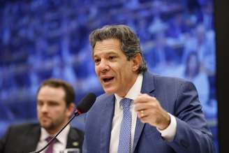 Segundo Haddad, medidas do governo vão ajudar a criar ambiente econômico para fazer cair taxa de juros