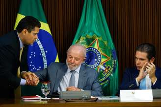 Lula com os presidentes do Senado, Davi Alcolumbre, e da Câmara, Hugo Motta