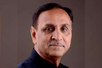 O ex-chefe do Conselho de Ministros do governo indiano Vijay Rupani está entre os 242 passageiros do avião da Air India 