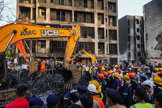 Avião caiu nas dependências da B J Medical College, na Índia