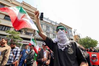 Manifestação no centro de Teerã contra ataques israelenses