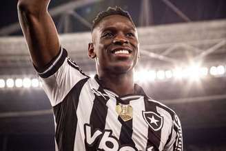 Luiz Henrique com a camisa do Botafogo