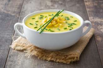 Sopa cremosa de milho-verde