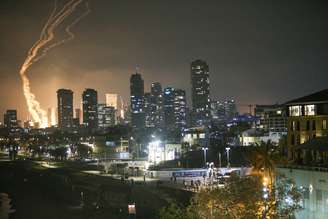 Irã atacou Israel em retaliação ao bombardeio israelense feito durante a manhã. Tudo isso na sexta-feira, 13, quando teve início uma nova fase do conflito