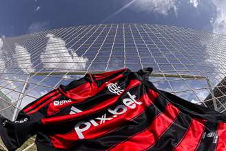 Escudo do Flamengo Estádio Bezerrão (Foto:PaulaReis/Flamengo)