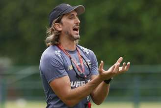 Zubeldía durante treino do São Paulo
