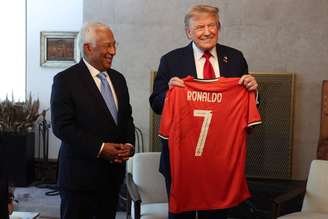 O presidente foi entregue à Trump pelo presidente do Conselho Europeu, o português, António Costa