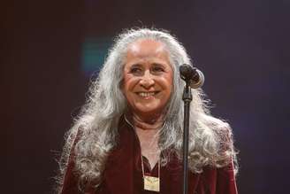 Maria Bethânia em foto de show com Caetano Veloso, em dezembro de 2024