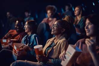 Ir ao cinema, além de contribuir para a valorização da cultura nacional, traz benefícios para a saúde mental