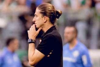 Filipe Luís tem dúvida em escalação contra o Chelsea