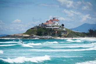Saquarema, no litoral fluminense, recebe etapa do campeonato mundial de surfe