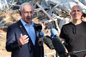 Israel visita local atingido por mísseis iranianos em Israel