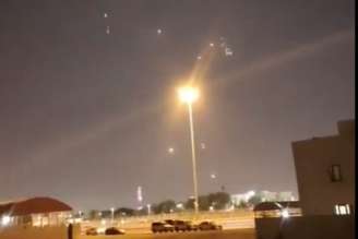 Vídeos nas redes sociais mostram mísseis no céu de Doha, no Catar
