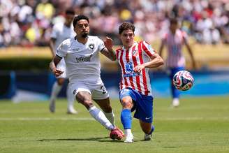Gregore, do Botafogo, contra o Atlético de Madrid