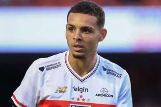 Matheus Alves atuando pelo São Paulo