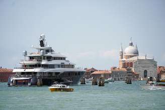 Iates de convidados de Bezos e Sánchez chegam a Veneza nesta terça