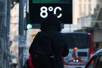 Massa de ar frio derruba temperaturas no Sul e em parte do Sudeste; resto do país deve ter calor e tempo seco