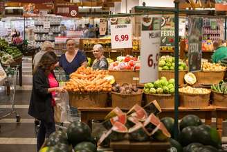 Preços de alimentação e bebidas caíram pela primeira vez após nove altas consecutivas