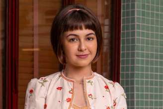 Klara Castanho no papel de Eugênia em Garota do Momento