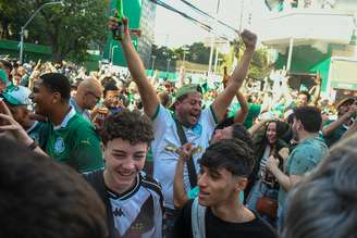 Torcida do Palmeiras acompanhou duelo nos arredores do Allianz Parque 