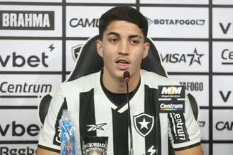 Jair, zagueiro do Botafogo