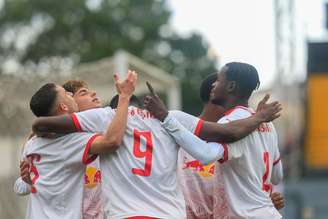 Jogadores do time sub-20 do Red Bull Bragantino. 