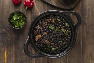 Entenda por que você deve evitar cozinhar o feijão e a beterraba juntos