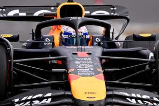Holandês superou tempo de Piastri na bandeirada em Silverstone