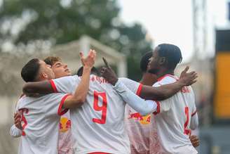 Jogadores do time sub-10 do Red Bull Bragantino. 