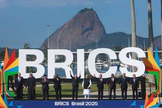 Lula recebe líderes do Brics para foto oficial nos jardins do MAM, no Rio.
