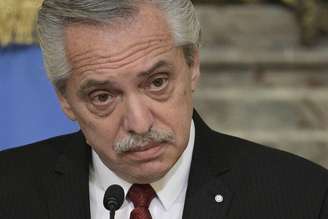 Fernández é acusado de fazer "negociações incompatíveis com o exercício de cargo público"