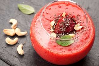 Suco de morango com castanha-de-caju