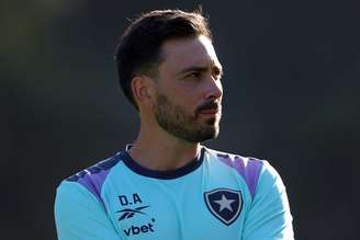 Davide Ancelotti se junta à delegação do Botafogo em Brasília –