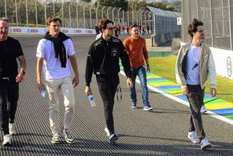 Dudu Barrichelo durante o track walk em Interlagos