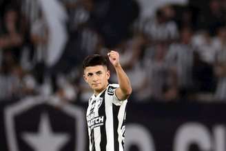 Thiago Almada em ação pelo Botafogo