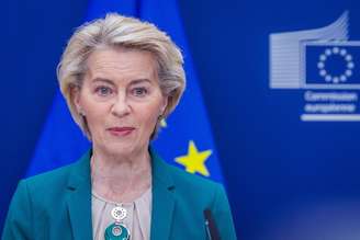 Ursula von der Leyen anunciou suspensão de retaliação tarifária contra EUA