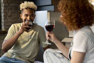 Entenda se o vinho pode atrapalhar sua dieta