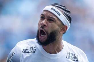 Memphis Depay em ação pelo Corinthians