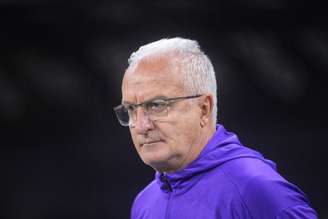 O técnico do Corinthians, Dorival Jr, também é alvo das críticas da organizada
