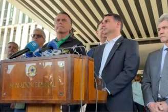 Jair Bolsonaro deu entrevista coletiva nesta quinta-feira, 17, no Senado