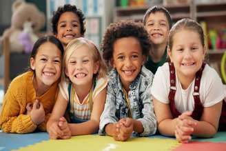 Amizades na infância estimulam a cooperação e ajudam na construção da identidade das crianças