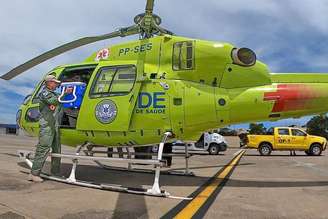 Helicóptero da Secretaria de Estado de Saúde do RJ pousou na Avenida Brasil, nesta sexta-feira, 18, para agilizar transporte de órgãos para transplante