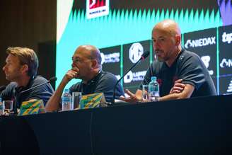 ten Hag fala sobre pré-temporada no Rio de Janeiro. 