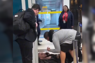 Homem provoca tumulto ao 'protestar' em portão de embarque do Aeroporto Internacional de SP