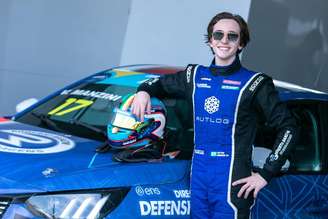 Victor Manzini comemora seu 18º aniversário competindo na etapa da Turismo Nacional, no autódromo Velocitta